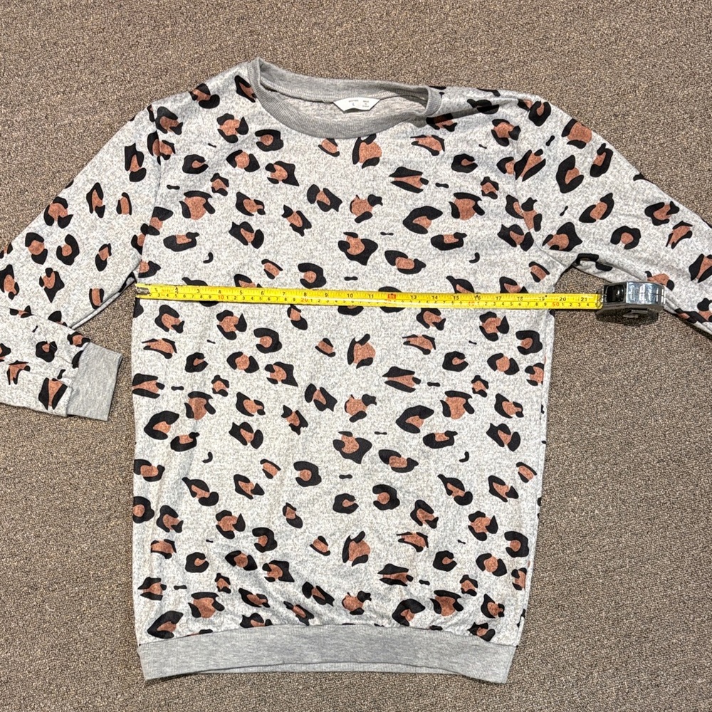 Leopard Print Light Knit Sweater - Picture 4 of 6